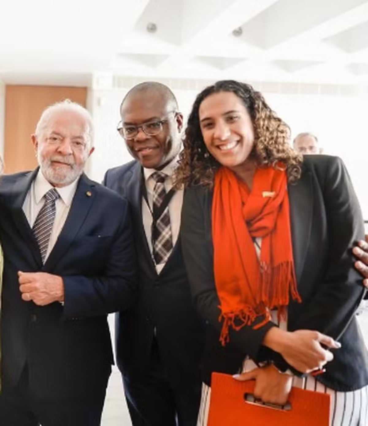El presidente se reunirá con ministros para investigar denuncias de acoso: Foto de Lula, el ministro de DD.HH y la funcionaria víctima El presidente se reunirá con ministros para investigar denuncias de acoso: Foto de Lula, el ministro de DD.HH y la funcionaria víctima