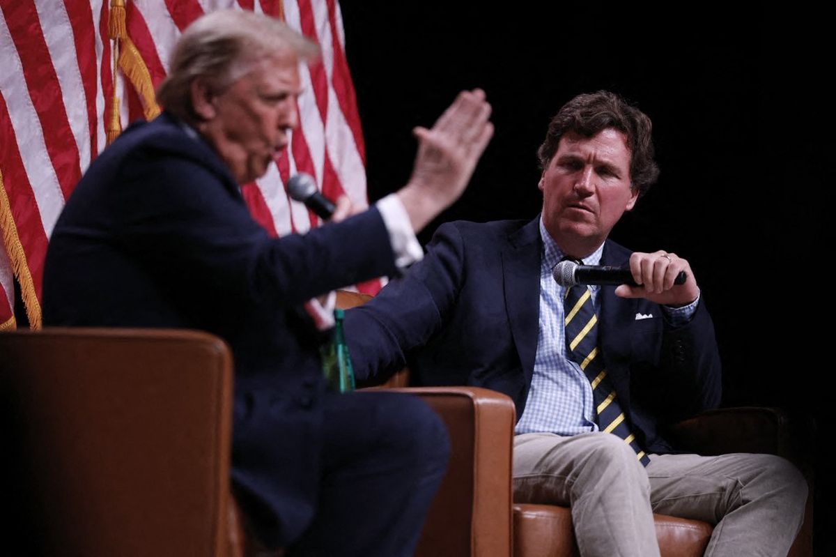 Donald Trump en campaña proselitista con Tucker Carlson en vivo, en el Desert Diamond Arena, el 31/10/2024 en Phoenix, Arizona. Donald Trump en campaña proselitista con Tucker Carlson en vivo, en el Desert Diamond Arena, el 31/10/2024 en Phoenix, Arizona.