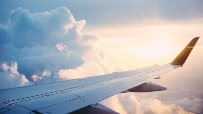 El Presupuesto 2023 suma otro impuesto a los viajes en avión