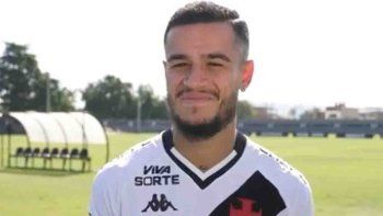 PhilippeCouthinho, jugador del Vasco da Gama, debió interrumpir una entrevistatelevisiva a causa de un tiroteo que se produjo en el predio de Río de Janeiro. PhilippeCouthinho, jugador del Vasco da Gama, debió interrumpir una entrevistatelevisiva a causa de un tiroteo que se produjo en el predio de Río de Janeiro.