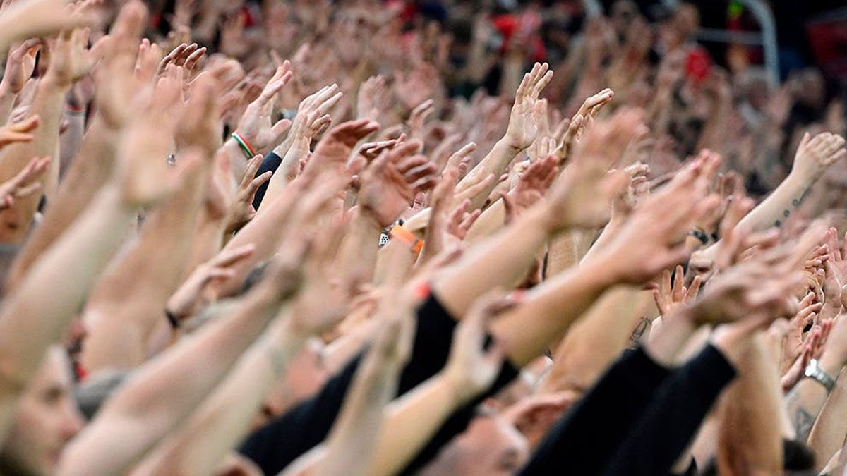 Uni & oacute; n Berl & iacute; n expuls & oacute; un aficionado que emitió insultos antisemitas contra simpatizantes del Maccabi Haifa durante el partido por la Conference League europea.