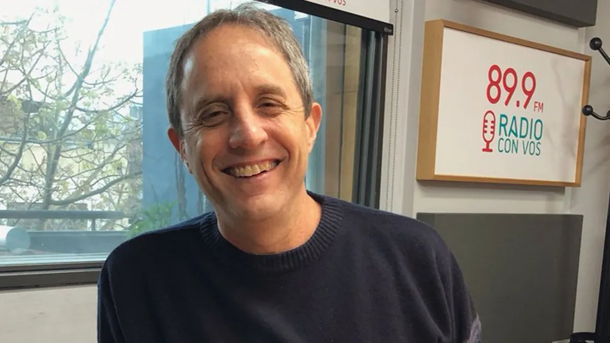 El kirchnerismo se despega de Alberto Fernández. Roberto Navarro repartió piñas para todos.