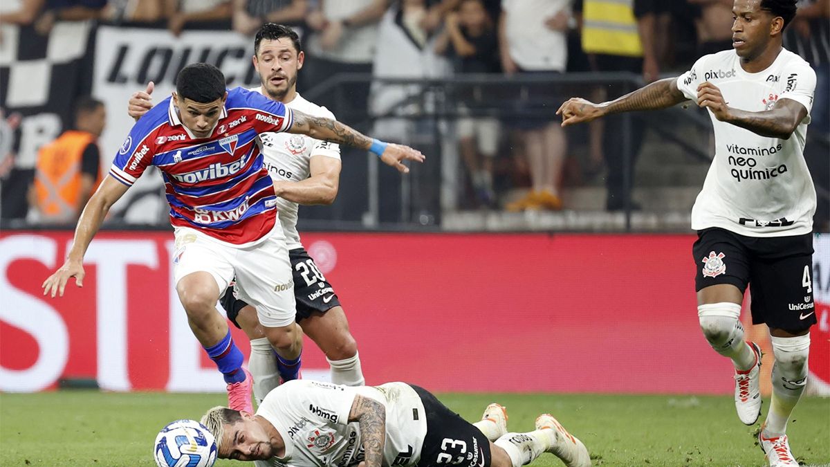 Fortaleza empató en la noche de este martes (26/09) 1-1 con el Corinthians por la semifinal de ida de la Copa Sudamericana 2023. (Foto: Agencias)