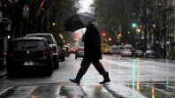La tarde noche en el AMBA cierra un sábado muy frío y con lluvias que seguirán el domingo. La tarde noche en el AMBA cierra un sábado muy frío y con lluvias que seguirán el domingo.
