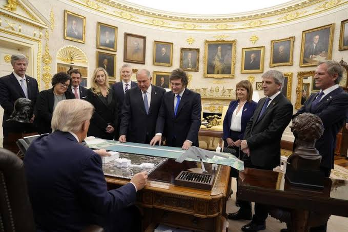 Javier Milei ante Donald Trump en el Salón Oval de la Casa Blanca. Javier Milei ante Donald Trump en el Salón Oval de la Casa Blanca. 