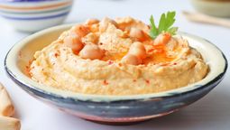 El Día Internacional del Hummus es un homenaje a un plato de Medio Oriente simple, nutritivo y versátil que conquista paladares en todo el mundo. El Día Internacional del Hummus es un homenaje a un plato de Medio Oriente simple, nutritivo y versátil que conquista paladares en todo el mundo.