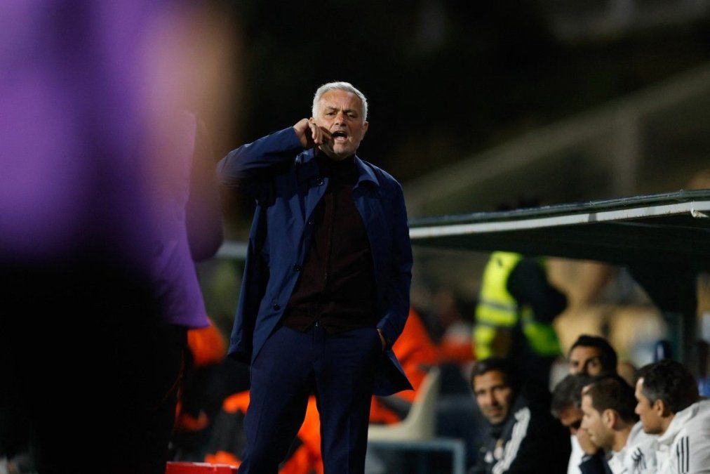 José Mourinho quedó a un paso de volver al Real Madrid, pero su regreso no sería solo al banquillo: el portugués quiere peso en fichajes, salidas y la reconstrucción del vestuario.