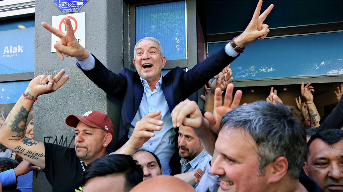 Julio Alak, exjefe comunal platense, se proclamó intendente electo. Julio Alak, exjefe comunal platense, se proclamó intendente electo.