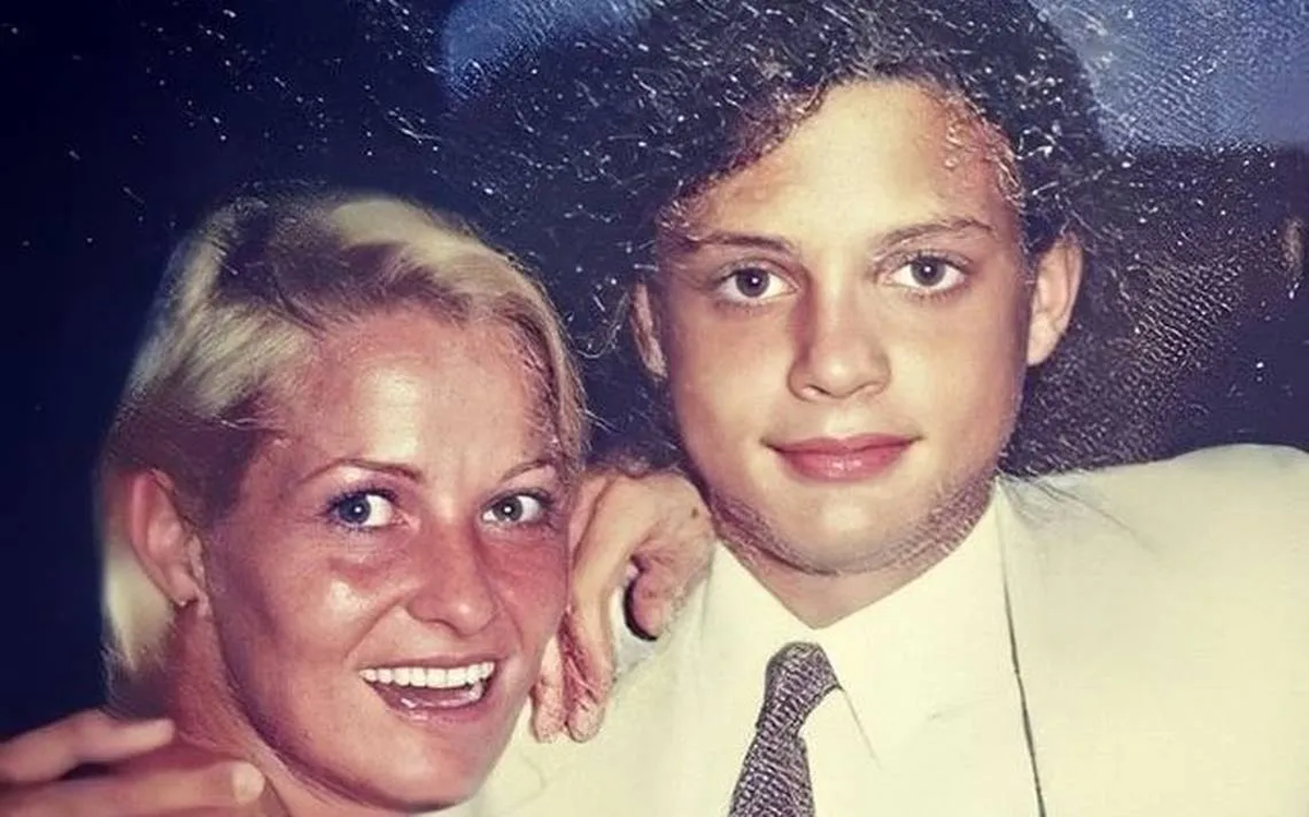 Luis Miguel junto a su madre.