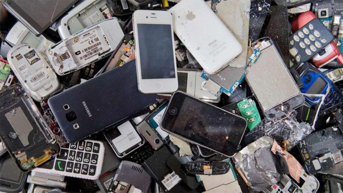 La obsolescencia tecnológica programada acorta la vida de los distintos dispositivos digitales de uso cotidiano y es una grave amenaza al medio ambiente. La obsolescencia tecnológica programada acorta la vida de los distintos dispositivos digitales de uso cotidiano y es una grave amenaza al medio ambiente.