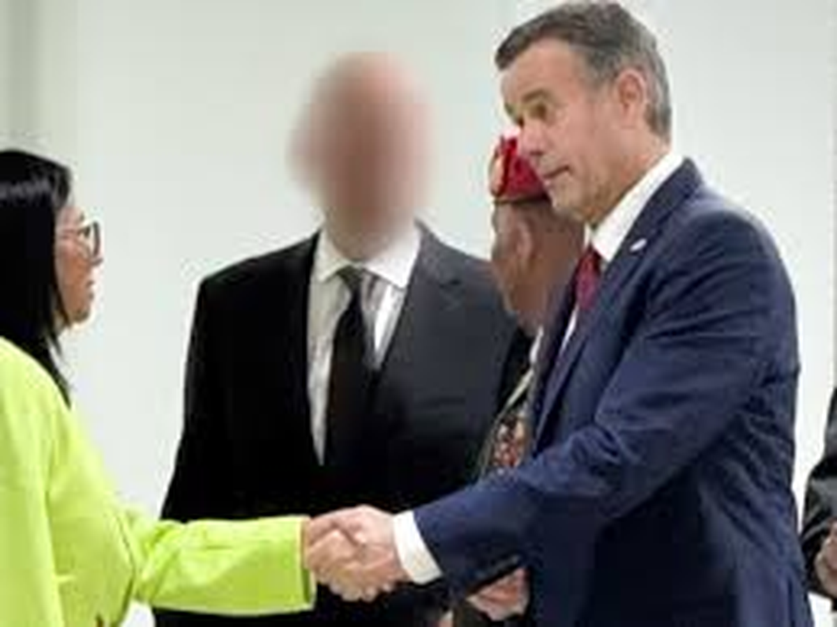 El director de la CIA, John Ratcliffe, saluda a la presidenta interina de Venezuela, Delcy Rodríguez| REUTERS El director de la CIA, John Ratcliffe, saluda a la presidenta interina de Venezuela, Delcy Rodríguez| REUTERS