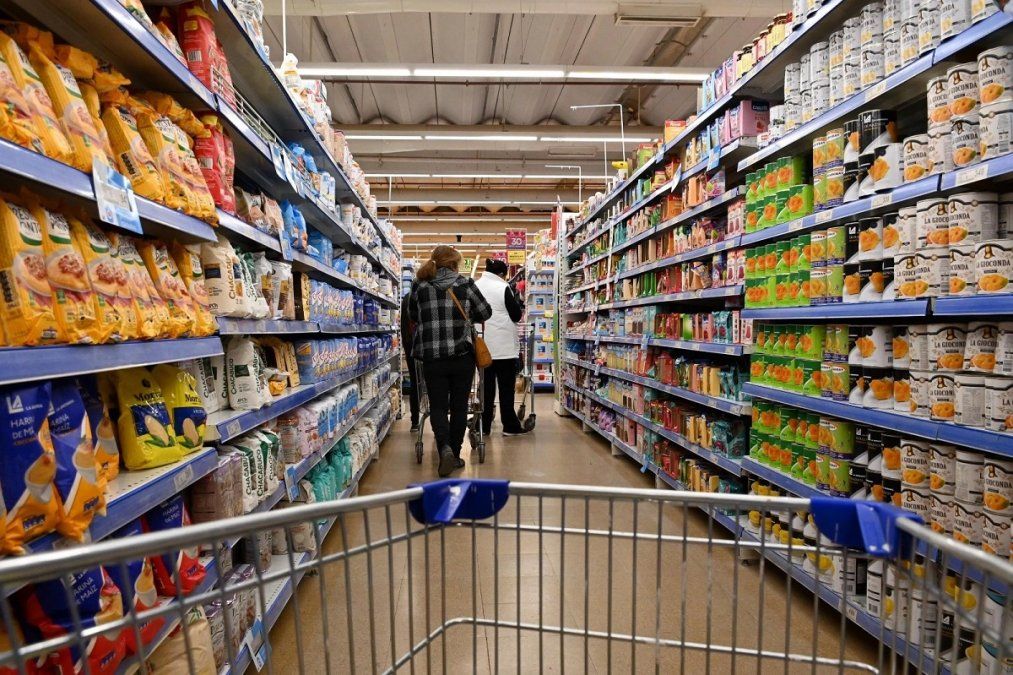 Inflación de mayo condicionada por el salto del dólar blue (que llegó a tocar los $500)