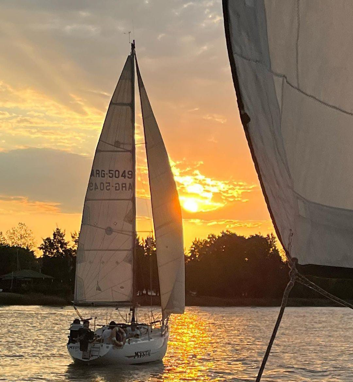Ideal para pasear y contemplar los atardeceres más bellos en el río.