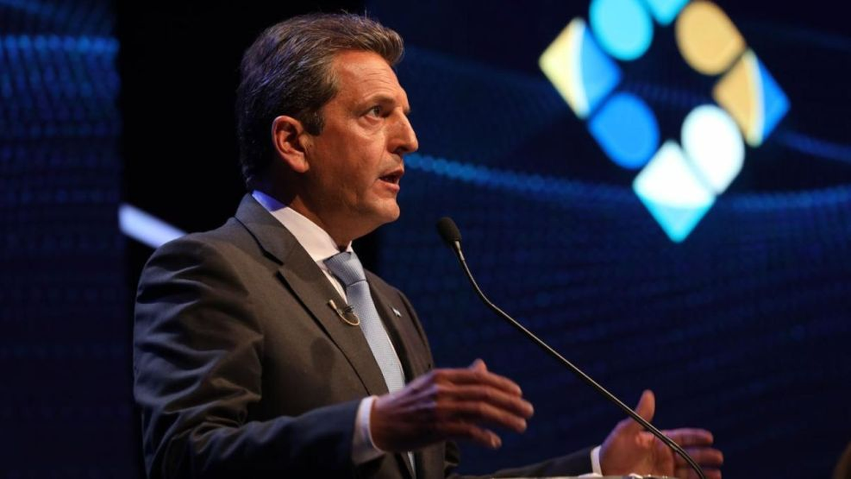 Sergio Massa deberá defender del caso Insaurralde y la suba del dólar blue. Sergio Massa deberá defender del caso Insaurralde y la suba del dólar blue.