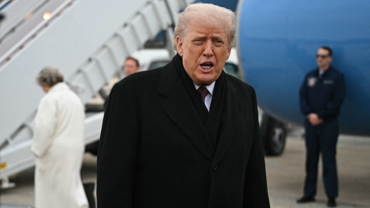 "El presidente Donald Trump confirmó en Carolina del Norte el éxito de la Operación Hawkeye Strike, lanzada como represalia tras la muerte de tres activos estadounidenses en Palmira." "El presidente Donald Trump confirmó en Carolina del Norte el éxito de la Operación Hawkeye Strike, lanzada como represalia tras la muerte de tres activos estadounidenses en Palmira."