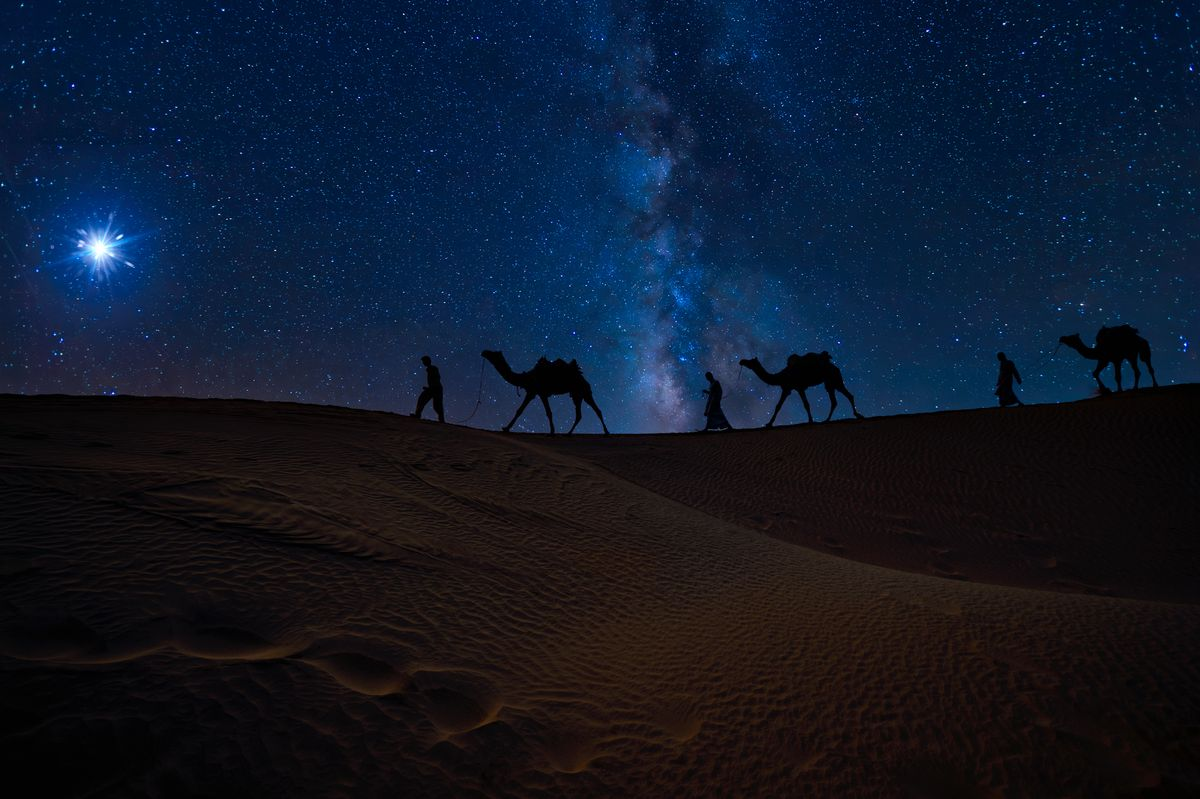 Una de las reconstrucciones del movimiento del objeto sugiere que habría sido visible una mañana de junio del año 5 a. C. Los viajeros que se desplazaban hacia el sur, en dirección a Belén, podrían haberlo visto “yendo delante” de ellos y luego quedándose inmóvil sobre su destino.