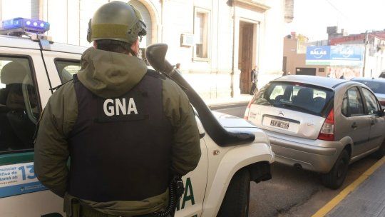 El momento del traslado de Ángel Turco Benavídez vinculado por la cueva financiera en Santa Fe. (Fuente: El Litoral) El momento del traslado de Ángel Turco Benavídez vinculado por la cueva financiera en Santa Fe. (Fuente: El Litoral)