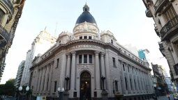 La Bolsa de Comercio de Rosario y el aeropuerto recibieron una amenaza de bomba antes que llegue Javier Milei.