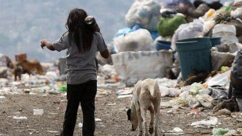 La pobreza infantil sigue exponiendo al Gobierno: 7 de cada 10 niños son pobres