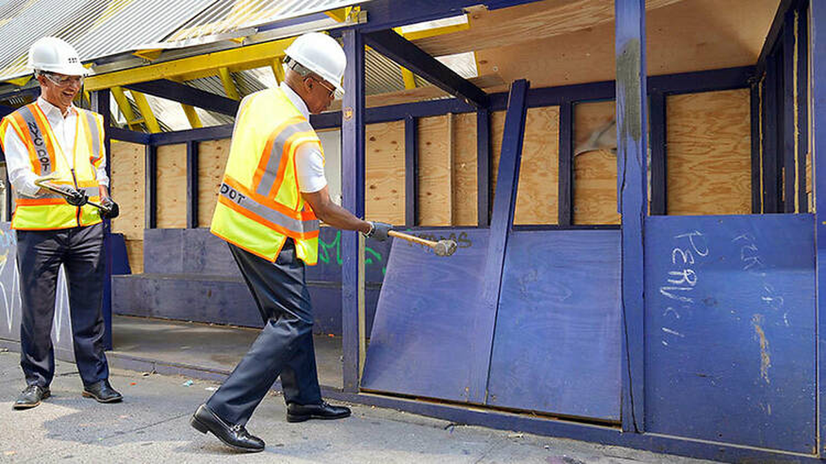 Demolición de cobertores. Gentileza de la oficina del alcalde Adams.