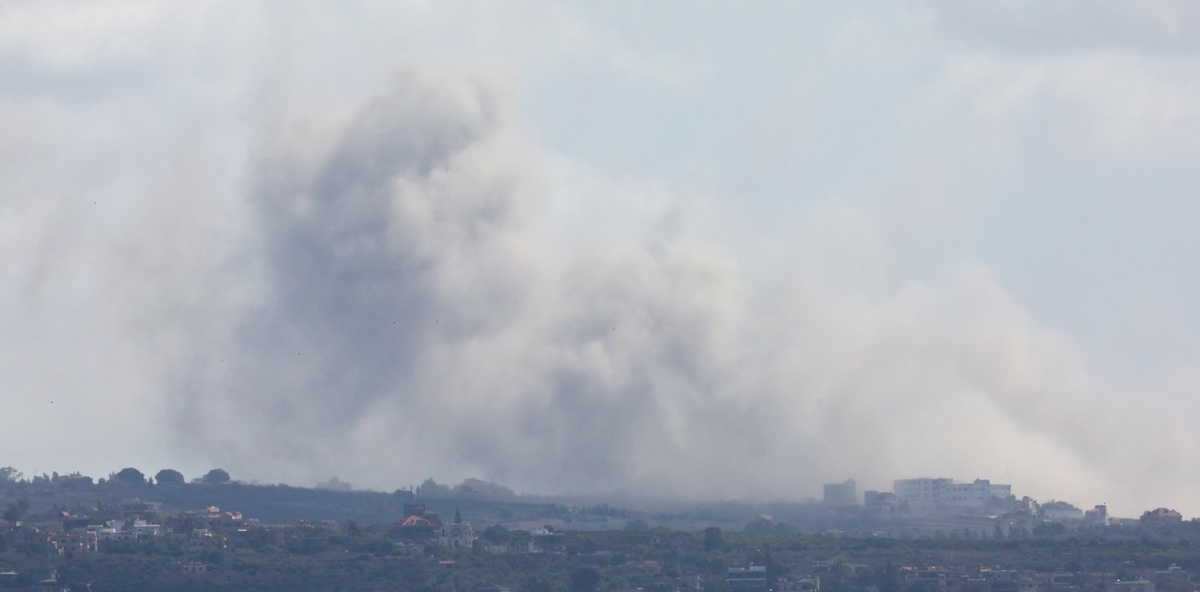 El humo delata los combates en el sur del Líbano. El humo delata los combates en el sur del Líbano.