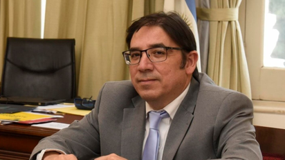 Piden explicaciones por un funcionario del Gobierno acusado de cobrar sueldos de tres empleos públicos