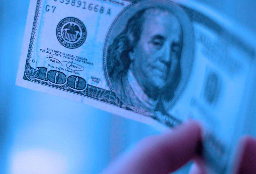 Vuelve el dólar blue