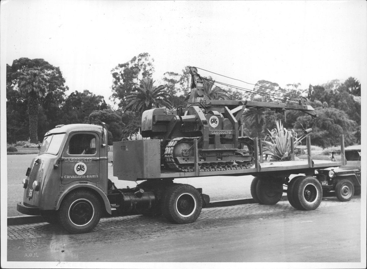 Maquinaria para la construcción del gasoducto Comodoro Rivadavia - Buenos Aires.
