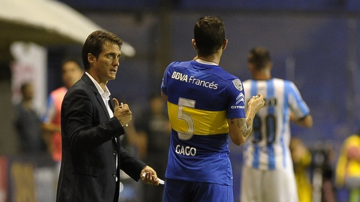 Guillermo Barros Schelotto dirigió a Fernando Gago en Boca. Varios hinchas xeneizes pidieron por el regreso del 'Mellizo' para reempalzar a 'Pintita'. Guillermo Barros Schelotto dirigió a Fernando Gago en Boca. Varios hinchas xeneizes pidieron por el regreso del 'Mellizo' para reempalzar a 'Pintita'.