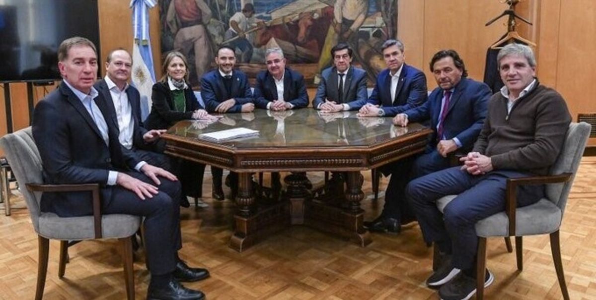 Caputo y&nbsp; Santilli con algunos gobernadores&nbsp; de provincias del Norte Grande