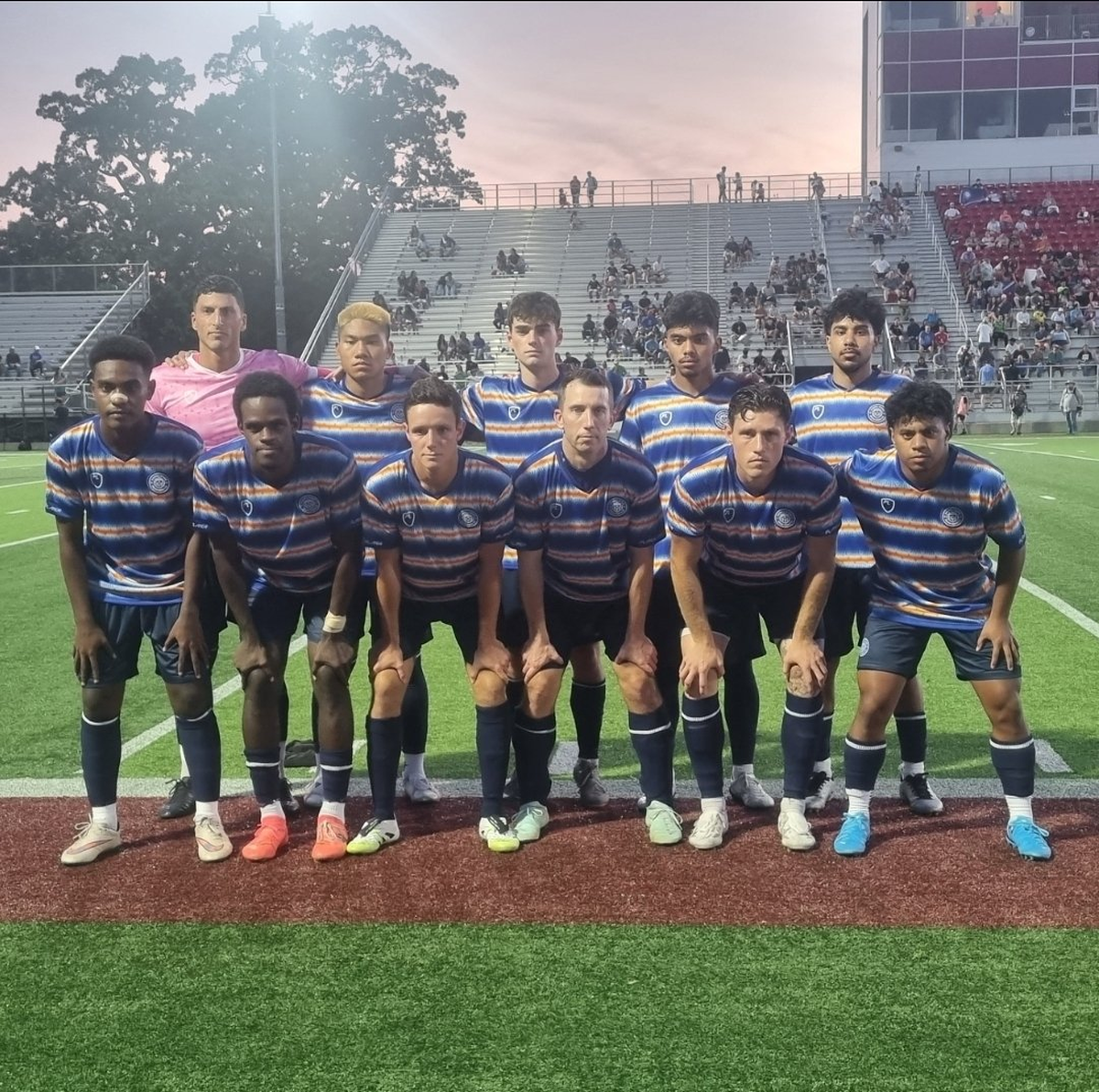 Histórico, el primer 11 titular de las Islas Marshall en su primer partido oficial. Matt Perrella, Gladius Edejer, Lucas Shriver, Aaron Anitok, Foillet Schultz, Cullen Turanga, Josiah Blanton, Zach Hill, Pat Phelon, Dave Nigro y Seth Sidle. Histórico, el primer 11 titular de las Islas Marshall en su primer partido oficial. Matt Perrella, Gladius Edejer, Lucas Shriver, Aaron Anitok, Foillet Schultz, Cullen Turanga, Josiah Blanton, Zach Hill, Pat Phelon, Dave Nigro y Seth Sidle.