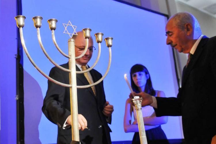 Héctor Timerman en el acto por el Día Internacional de Conmemoración de las Víctimas del Holocausto (Foto: Télam)