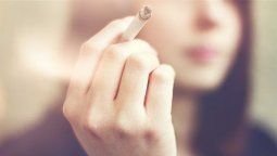 altText(Nueva Zelanda prohíbe el tabaco 'para siempre' desde los 14 años)}
