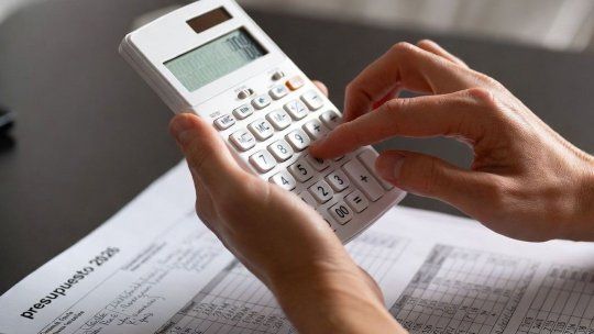 Gobernadores diseñan sus presupuestos mirando a la Casa Rosada. (Imagen ilustrativa generada con IA). Gobernadores diseñan sus presupuestos mirando a la Casa Rosada. (Imagen ilustrativa generada con IA).