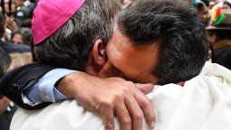 Sergio Massa y Jorge Cuerva García, fundidos en un abrazo.