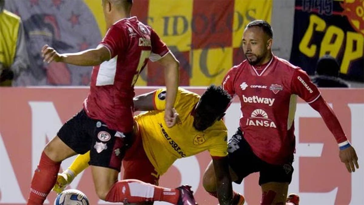 Aucas y Ñublense empataron pero Racing se metió en los octavos de final.