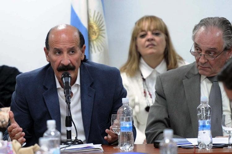Los diputados Jorge Yoma y Carlos Heller, de posiciones bien enfrentadas, durante la reunión de las Comisiones de Finanzas y Justicia que debatieron la modificación de las leyes 20.785 y 21.799; derogación de la ley 16.869., referente al régimen de depósi