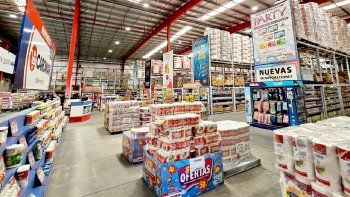 Famoso supermercado mayorista afronta despidos, deuda y giro urgente