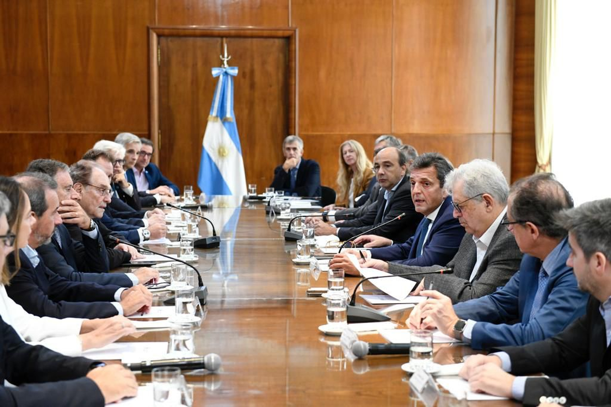 Massa se reunió este miércoles junto a representantes de distintos bancos, fondos de inversión y aseguradoras. 