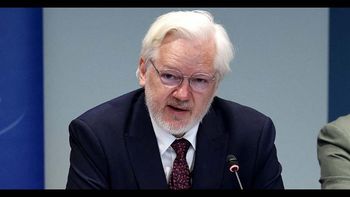 Julian Assange sigue desafiando al poder global. Julian Assange sigue desafiando al poder global.