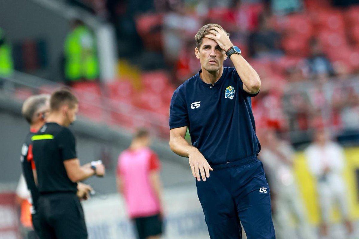 Robert Moreno, durante su etapa como entrenador del FC Sochi, en el fútbol ruso. Robert Moreno, durante su etapa como entrenador del FC Sochi, en el fútbol ruso. 