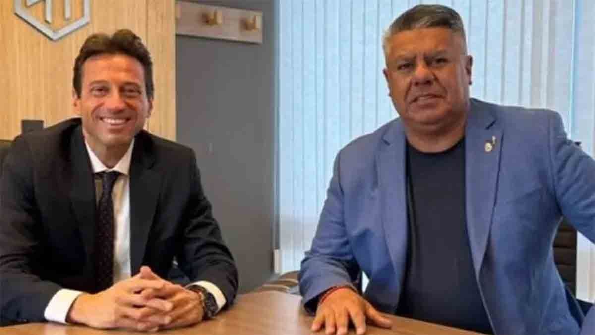 ClaudioTapia, presidente de la AFA, habilitó a Marcelo Moretti a retomar lapresidencia de San Lorenzo luego de mantener su licencia por cuestionesjudiciales.