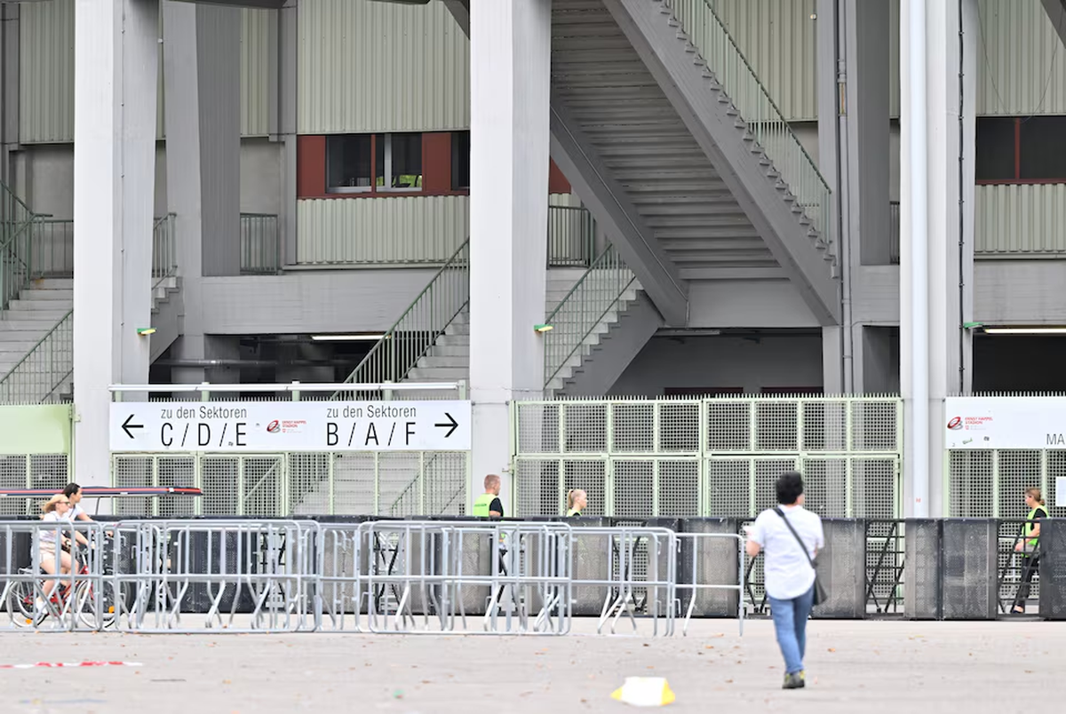 Inmediaciones del estadio que pudo haber sido escenario de una tragedia. Inmediaciones del estadio que pudo haber sido escenario de una tragedia.