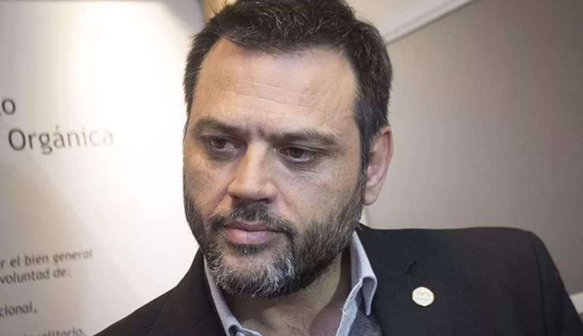 El secretario de Turismo de Bariloche, Gastón Burlón, junto a la Cámara de Turismo local, trasladó la inquietud a Aerolíneas Argentinas, que tomó nota para "evaluarlo".