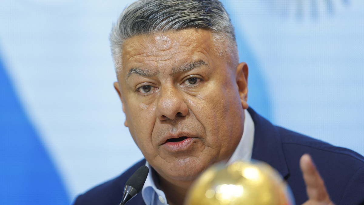 Es hora de un golpe de timón, Sr. Tapia. Están agitando un estallido social... Es hora de un golpe de timón, Sr. Tapia. Están agitando un estallido social...