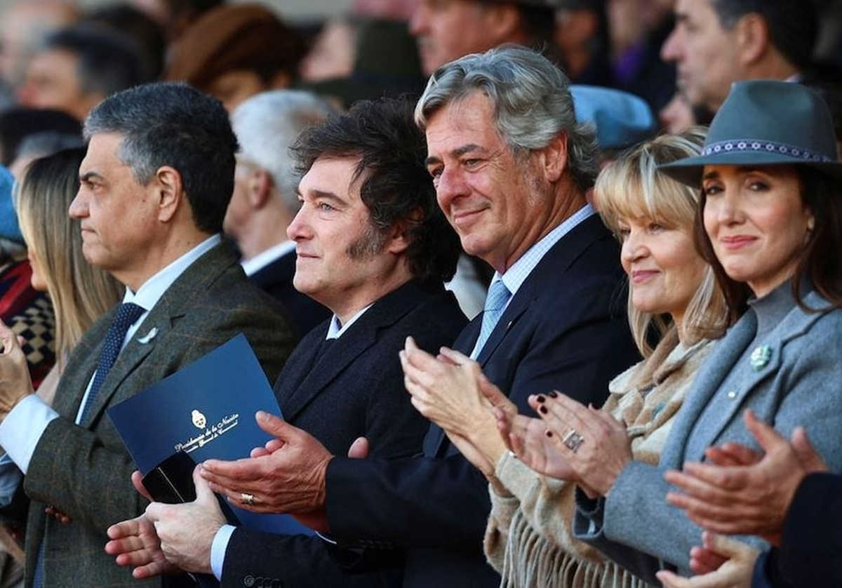 Jorge Macri, Javier Milei, Nicolás Pino (presidente de la Sociedad Rural Argentina) y Victoria Villarruel, juntos en 2024 Jorge Macri, Javier Milei, Nicolás Pino (presidente de la Sociedad Rural Argentina) y Victoria Villarruel, juntos en 2024