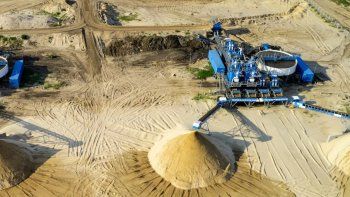 Vaca Muerta: En Neuquén, YPF lidera los trámites para encontrar minas de arena silícea. Vaca Muerta: En Neuquén, YPF lidera los trámites para encontrar minas de arena silícea.