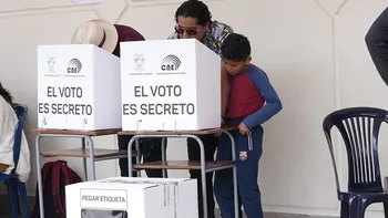 Ecuador castiga a Noboa en el referéndum y se derrumban los bonos