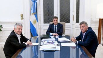 Sergio Massa junto a Claudio Ambrosini y Gustavo López, Presidente y Vicepresidente respectivamente del ENACOM. Sergio Massa junto a Claudio Ambrosini y Gustavo López, Presidente y Vicepresidente respectivamente del ENACOM.