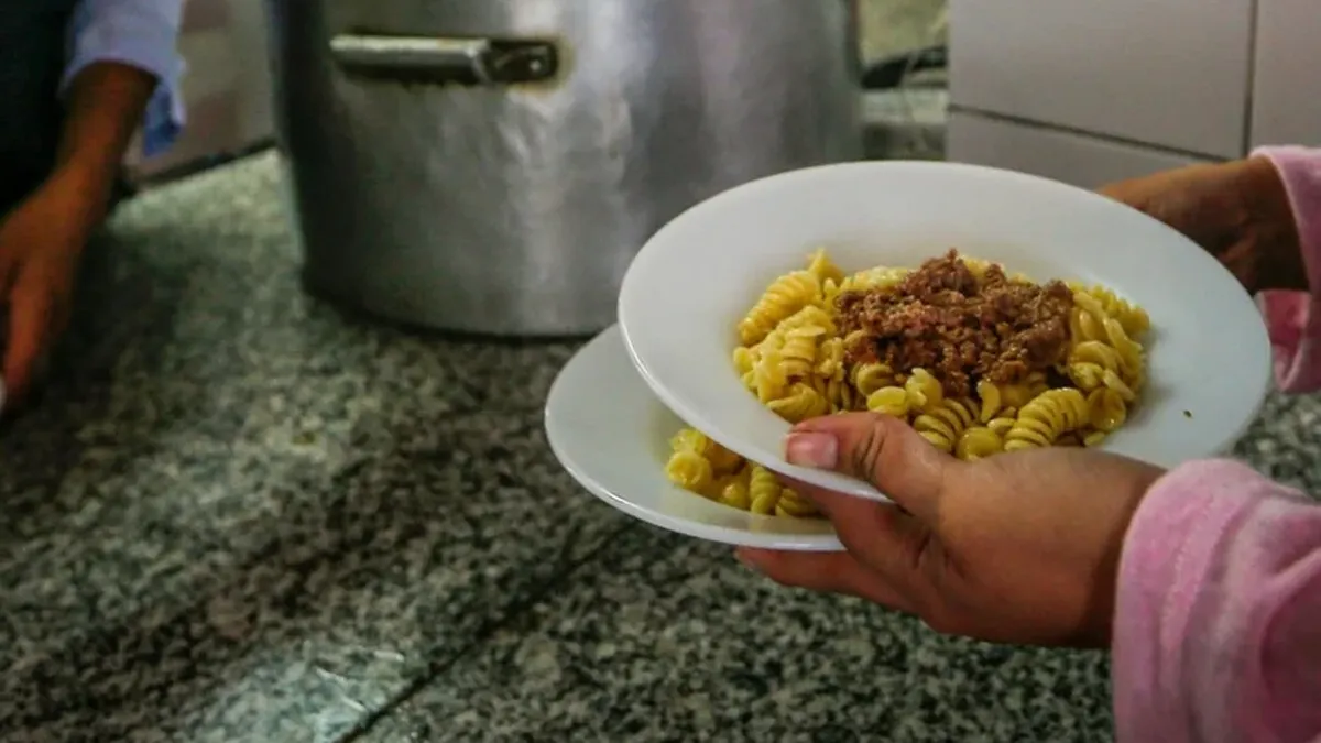 Actualmente, tener servido un plato de comida en el hogar se convirtió en un lujo que no todos pueden acceder. Actualmente, tener servido un plato de comida en el hogar se convirtió en un lujo que no todos pueden acceder. 